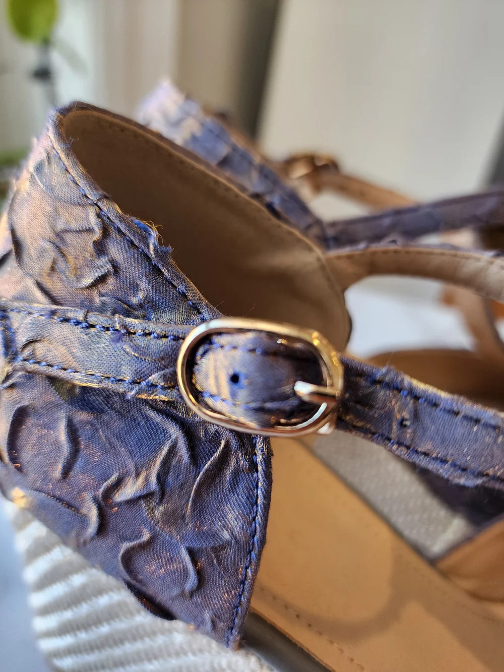 🇮🇳Metallic/Iredescent Lavender/Mauve/Gold Wedge Sandals with T-Strap SZ 41